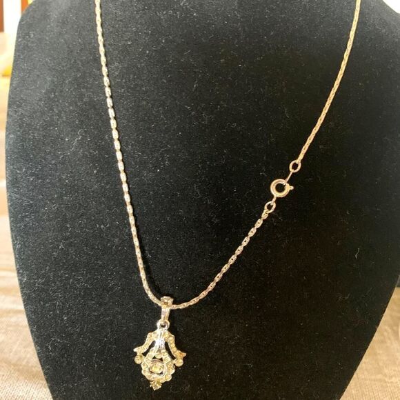 Vintage Clear Rhinestone Pendant Necklace, in Silver, Unmarked - Picture 4 of 4